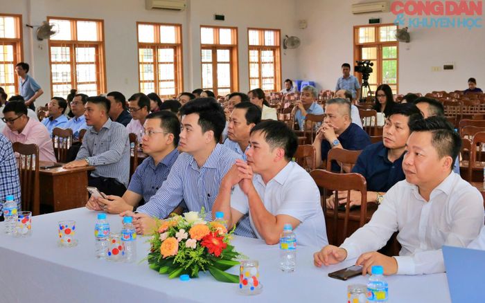 Lãnh đạo các Sở Giáo dục và Đào tạo, Trung tâm Giáo dục nghề nghiệp - Giáo dục thường xuyên, trường đào tạo nghề khu vực miền Trung, miền Nam và đồng bằng sông Cửu Long dự Hội nghị.