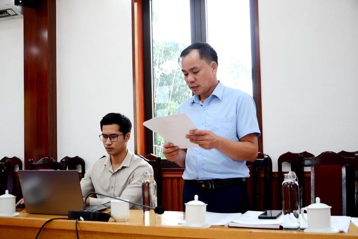 Lãnh đạo Phòng Văn hóa - xã hội xã Mường Bo công bố Thể lệ giải đua xe đạp "Vút bay trên sóng lúa vàng" Mường Bo. Ảnh: Quốc Hồng