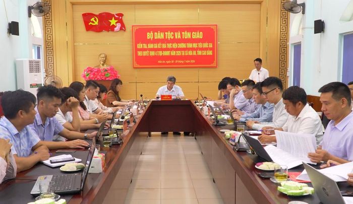 Các đại biểu tham dự buổi làm việc.