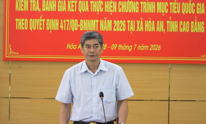 Đồng chí Y Vinh Tơr, Thứ trưởng Bộ Dân tộc và Tôn giáo phát biểu kết luận buổi làm việc.