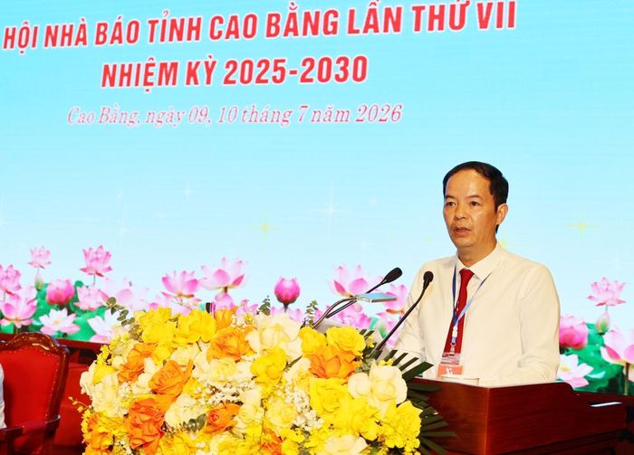 Chủ tịch Hội Nhà báo tỉnh Trần Hoài Nam điều hành đại hội.