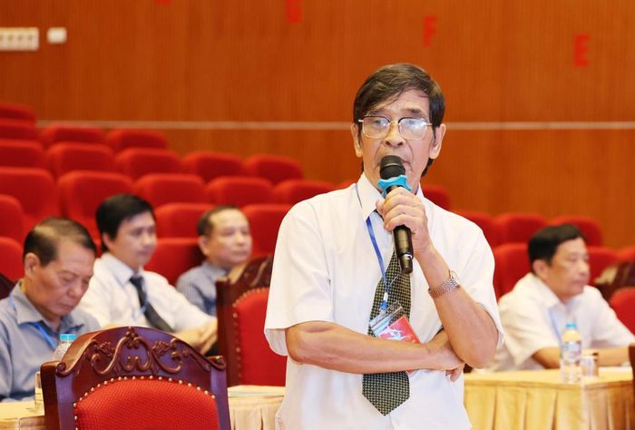 Các đại biểu thảo luận tại đại hội.