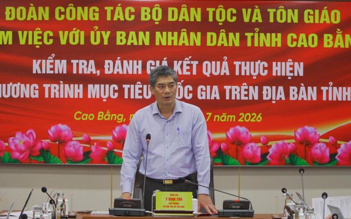 Đồng chí Y Vinh Tơr, Thứ trưởng Bộ Dân tộc và Tôn giáo kết luận buổi làm việc.