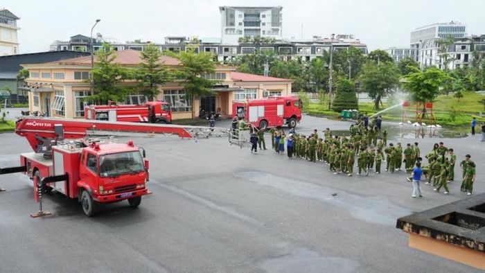 Trong 9 ngày, các học viên được tham gia chương trình huấn luyện được thiết kế bài bản, kết hợp hài hòa giữa rèn luyện thể chất, giáo dục kỹ năng sống, ý thức chấp hành pháp luật và trải nghiệm thực tiễn. 