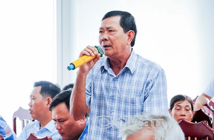  Cử tri Bùi Tấn Luôn, ấp Thạnh Bình, phản ánh mức phụ cấp đối với lực lượng làm việc ở ấp còn thấp, kiến nghị nâng mức hỗ trợ phù hợp với khối lượng công việc thực tế.