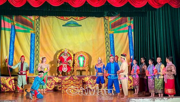Một số phân cảnh trong vở dù kê “Tham vọng vương quyền”, diễn phúc khảo vào tối 8/7.