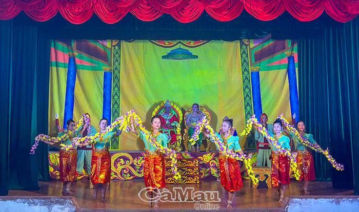 Vở diễn kết hợp khai thác giá trị nhiều loại hình nghệ thuật truyền thống của đồng bào Khmer.