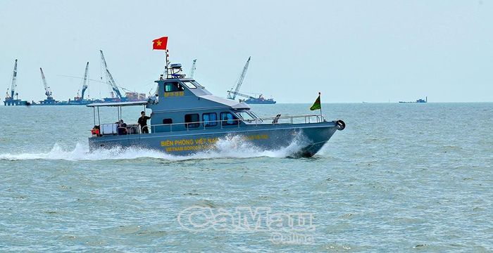 Lực lượng chức năng luôn đảm bảo an ninh - trật tự, để tiến độ công trình trên biển, đảo Hòn Khoai luôn được an toàn, kịp tiến độ.
