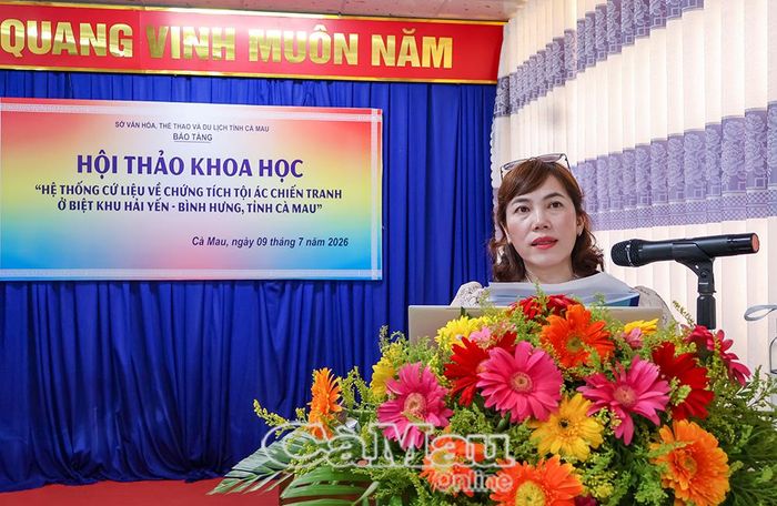Tiến sĩ Vũ Thị Phương, Trưởng khoa Quản lý Văn hóa Nghệ thuật, Trường Đại học Khoa học xã hội và nhân văn Thành phố Hồ Chí Minh, trình bày tham luận tại hội thảo.