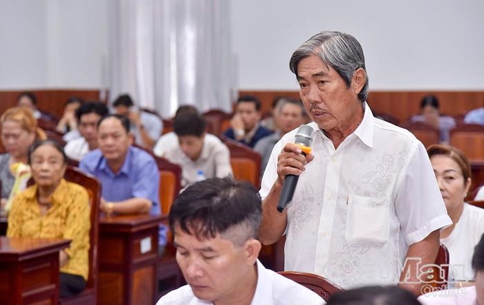  Cử tri Trần Phi Hùng, Khóm 15, kiến nghị giải quyết tình trạng người ăn xin còn sử dụng loa di động vừa mất mỹ quan đô thị vừa gây ồn ào nơi công cộng.