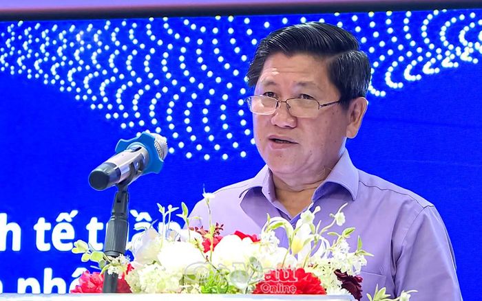  Đồng chí Lê Văn Sử, Phó Chủ tịch UBND tỉnh Cà Mau, Chủ tịch Liên minh Tôm sạch và Bền vững Việt Nam, phát biểu tại hội thảo.
