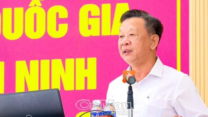 Đồng chí Hồ Trung Việt, Ủy viên Ban Thường vụ Tỉnh ủy, Trưởng ban Tuyên giáo và Dân vận Tỉnh ủy, phát biểu khai giảng lớp bồi dưỡng.