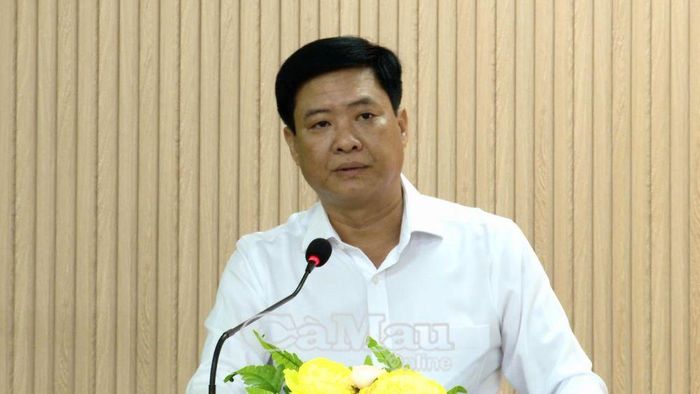 Ông Tô Hoàng Tuấn, Phó Chủ tịch Thường trực Hội Nông dân tỉnh, báo cáo kết quả Đại hội Đại biểu toàn quốc Hội Nông dân Việt Nam lần thứ IX, nhiệm kỳ 2026-2031.