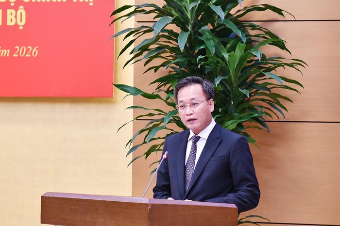 Chủ nhiệm Ủy ban Kiểm tra Đảng ủy Quốc hội Nguyễn Hữu Nghĩa phát biểu nhận nhiệm vụ. Ảnh: M. Thúy