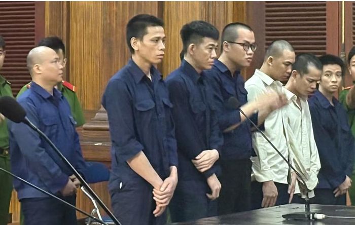 Nhóm bị cáo tại tòa. Ảnh: Tiền phong.