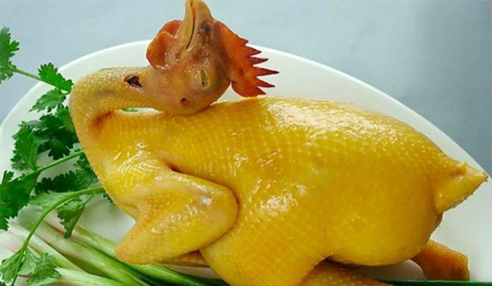 Thành phẩm ngon không kém gì gà tươi luộc ngay. Ảnh minh họa.