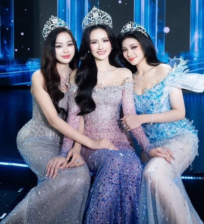 Bộ ba mỹ nhân nhà Sen Vàng. Ảnh FBNV