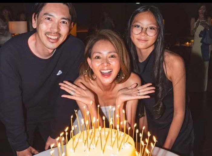 Yano Shiho và con gái Choo Sarang trong tiệc sinh nhật tuổi 50. (Ảnh: IGNV)
