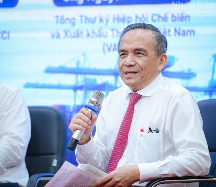 Chủ tịch Hiệp hội Bất động sản TP. Hồ Chí Minh Lê Hoàng Châu phát biểu tại Hội thảo.