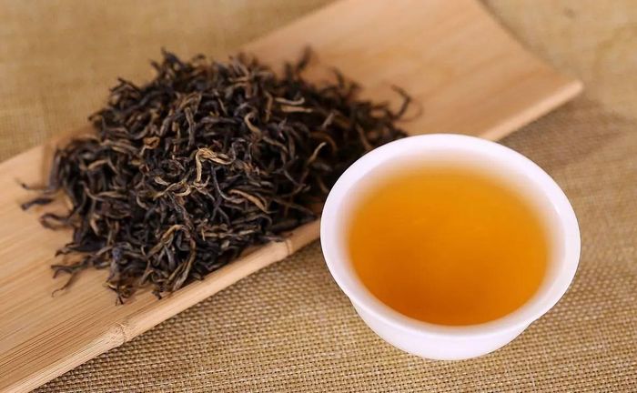 Hồng trà có hương vị đậm hơn nhưng lại khá dịu, phù hợp với nhiều người