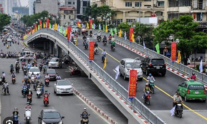 Một cây cầu vượt thép ở TP.HCM