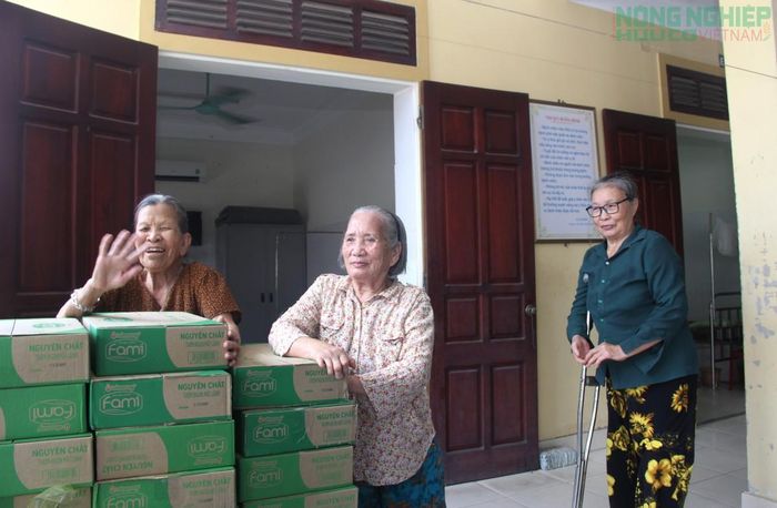 Hàng trăm món quà ý nghĩa, tiếp thêm động lực cho bệnh nhân vượt qua khó khăn, yên tâm điều trị bệnh tật.