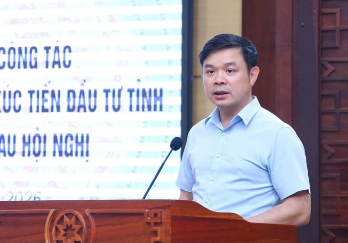  Ông Đỗ Hữu Huy Ủy viên dự khuyết Trung ương Đảng, Phó Bí thư Tỉnh ủy, Chủ tịch UBND tỉnh phát biểu tại hội nghị. 