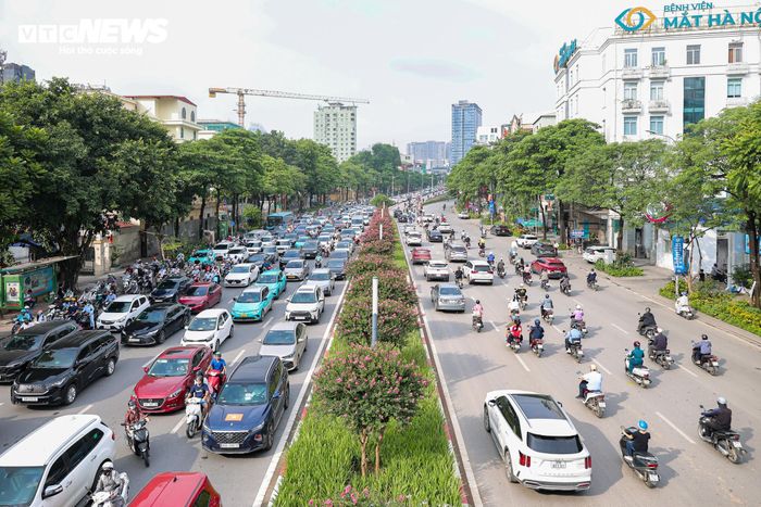 Phương án này hướng tới việc khai thác hiệu quả hạ tầng hiện có, cho phép thay đổi số làn lưu thông theo từng thời điểm trong ngày, qua đó giảm áp lực ùn tắc tại các trục đường có mật độ phương tiện cao.