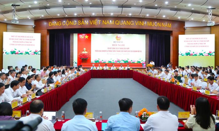 Hội nghị sơ kết công tác 6 tháng đầu năm, triển khai nhiệm vụ 6 tháng cuối năm 2026 của ngành Nội vụ diễn ra sáng 9/7.