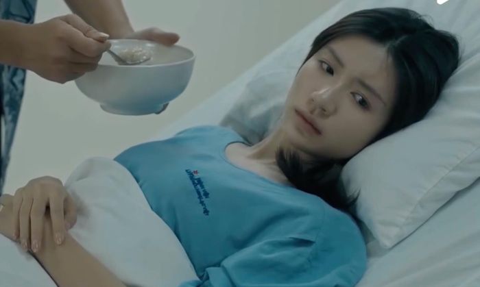 Vai diễn Vân không phải phản diện, song cô khiến khán giả ức chế bởi sự bốc đồng, ích kỷ, mù quáng trong tình yêu và liên tục đẩy người thân vào những rắc rối không đáng có.