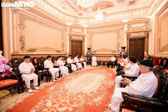 Một buổi làm việc của Ban đại diện Hội Thánh Cao Đài -Tòa thánh Tây Ninh tại TP.HCM tại UBND TP.HCM.