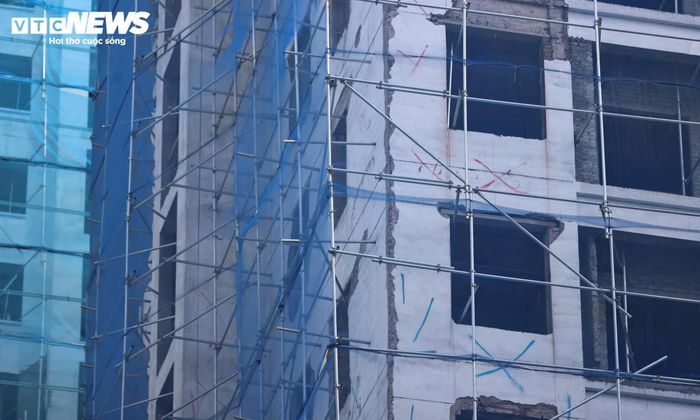 Dự án khu nhà ở học sinh, sinh viên Pháp Vân - Tứ Hiệp được khởi công từ năm 2009 trên khu đất rộng hơn 40.000 m² bằng nguồn vốn ngân sách thành phố với tổng mức đầu tư khoảng 1.900 tỷ đồng. Tuy nhiên, nhiều hạng mục sau khi xây dựng không phát huy hiệu quả, một số tòa nhà rơi vào tình trạng bỏ trống trong thời gian dài.