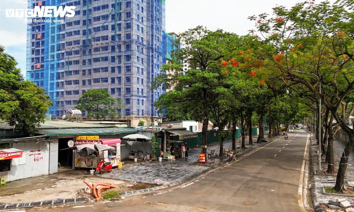Ông Nguyễn Văn Hùng, người dân sinh sống gần khu vực, cho biết nhiều năm qua, các khối nhà gần như không phát huy hết công năng. “Thời gian gần đây, công nhân làm việc liên tục, bên ngoài các tòa nhà thay đổi rõ rệt. Nếu sớm đưa vào sử dụng sẽ tránh lãng phí và đáp ứng nhu cầu về chỗ ở của người dân”, ông Hùng nói.