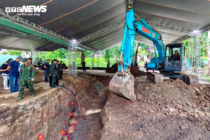 Quá trình khai quật, thu thập hài cốt và di vật được thực hiện theo từng lớp địa tầng, nhằm lưu giữ đầy đủ dấu vết và thông tin phục vụ giám định, xác minh danh tính liệt sĩ, đồng thời bổ sung tư liệu nghiên cứu về các trận đánh năm 1968.