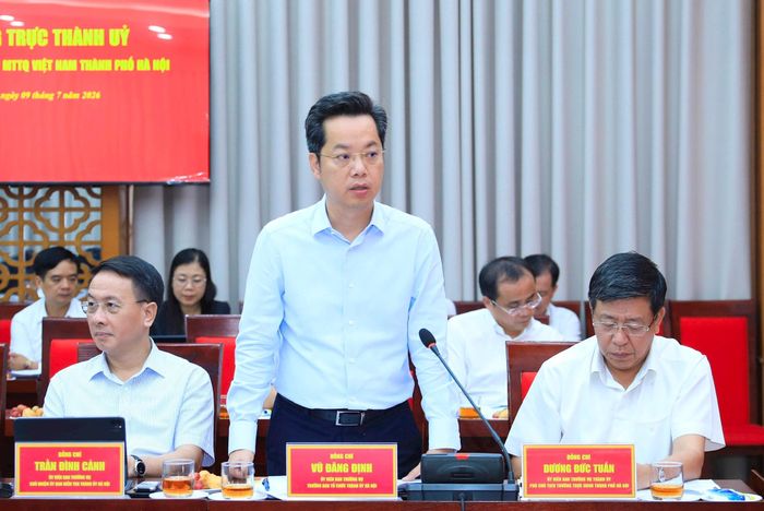 Trưởng ban Tổ chức Thành ủy Hà Nội Vũ Đăng Định phát biểu thảo luận. Ảnh: Quang Thái