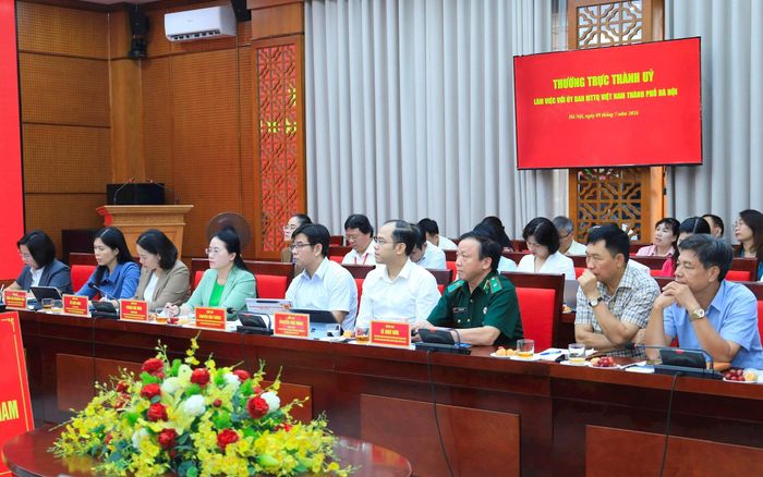 Các đại biểu tham dự buổi làm việc. Ảnh: Quang Thái