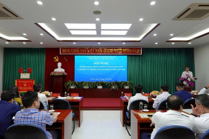Quang cảnh hội nghị sơ kết của Tổng công ty Vận tải Hà Nội sáng 9-7. Ảnh: Hương Giang