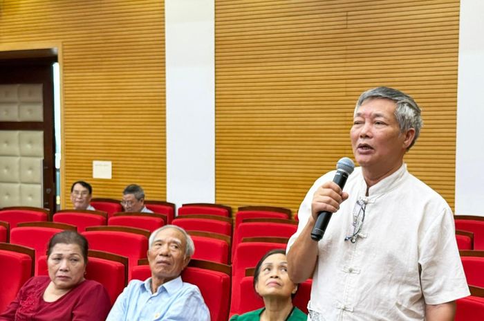 Cử tri phường Ô Chợ Dừa kiến nghị nhiều vấn đề dân sinh bức xúc. Ảnh: Võ Giang