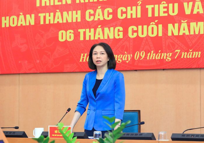 Phó Chủ tịch UBND thành phố Vũ Thu Hà yêu cầu khẩn trương triển khai nhiệm vụ văn hóa - xã hội 6 tháng cuối năm. Ảnh: Linh Phạm