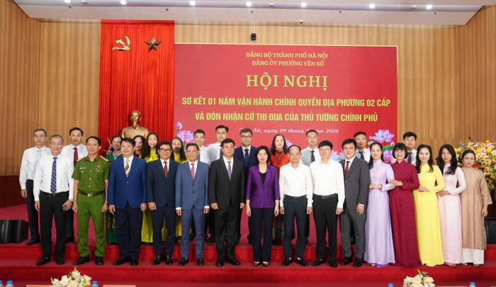 Đồng chí Phùng Thị Hồng Hà, Phó Bí thư Thành ủy, Chủ tịch HĐND thành phố Hà Nội cùng các đại biểu dự hội nghị. Ảnh: Phạm Hùng