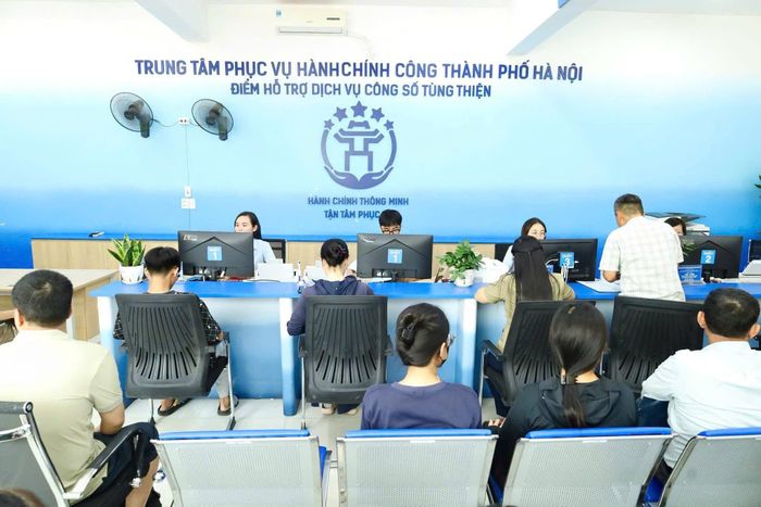Điểm hỗ trợ dịch vụ công số Tùng Thiện giúp người dân thuận tiện hơn trong quá trình thực hiện thủ tục hành chính. Ảnh: TH