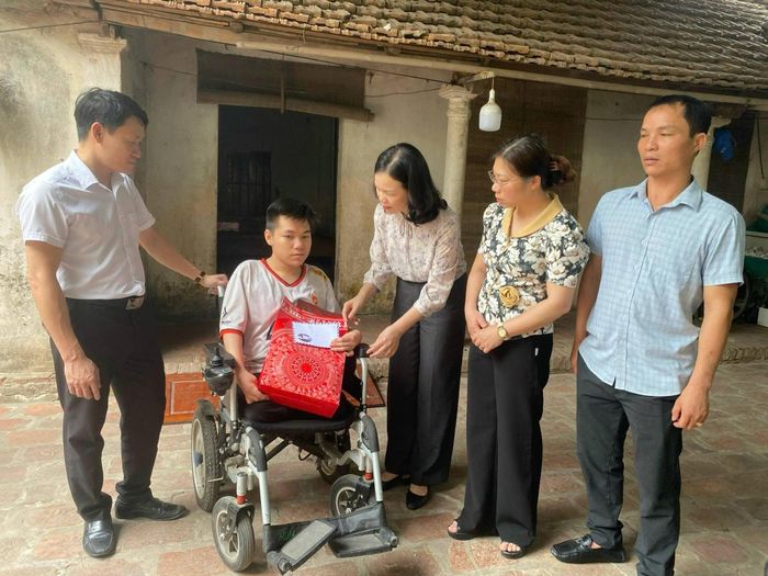 Hoạt động chăm lo an sinh xã hội được Mặt trận và các tổ chức, đoàn thể xã Ô Diên triển khai thường xuyên. Ảnh. PV
