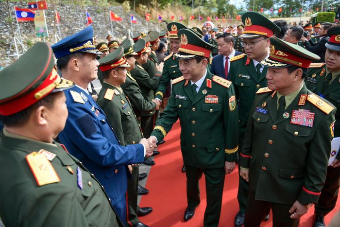 Đoàn đại biểu cấp cao Bộ Quốc phòng hai nước dự các hoạt động trong khuôn khổ chương trình tại Lào. Ảnh: Nam Trần