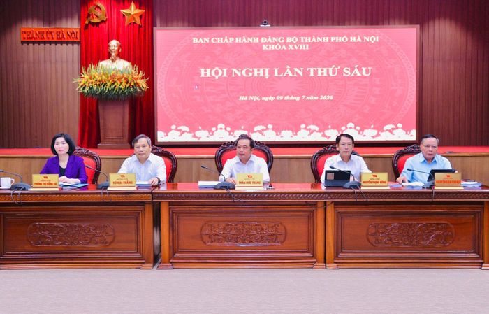 Bí thư Thành ủy Hà Nội Trần Đức Thắng và các đồng chí Thường trực Thành ủy Hà Nội chủ trì hội nghị. Ảnh: Thành Thái