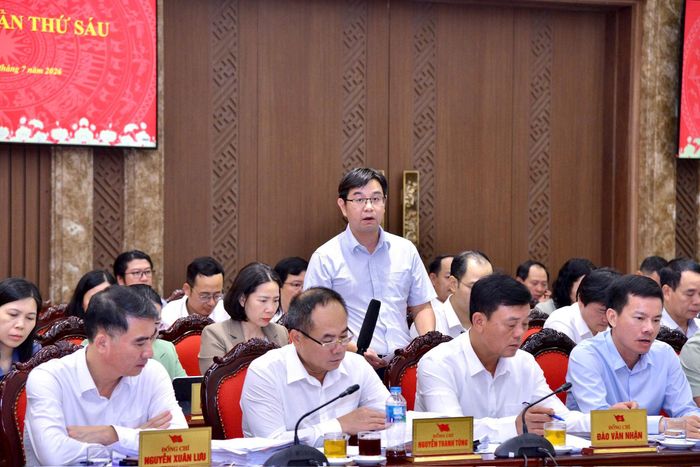 Chủ tịch Liên đoàn Lao động thành phố Hà Nội Nguyễn Văn Thắng phát biểu thảo luận. Ảnh: Thành Thái