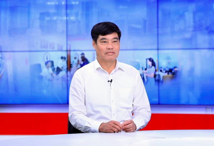 PGS.TS Lê Văn Cường, Phó Viện trưởng Viện Xây dựng Đảng (Học viện Chính trị quốc gia Hồ Chí Minh) trao đổi tại Chương trình. Ảnh: Quang Thái
