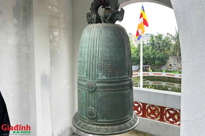 Chuông đồng cổ "An Xá tự chung" đúc năm Chính Hòa thứ 11 (1690) dưới triều vua Lê Hy Tông.