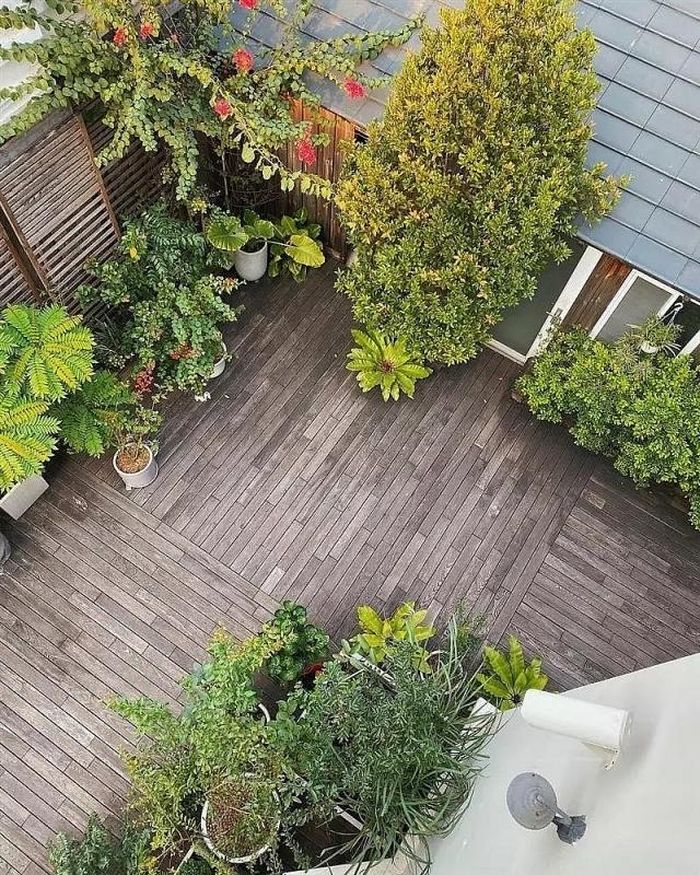 Tất cả được lát gỗ tạo cảm giác thân thiện, dễ chịu cho chủ nhân ngôi nhà.