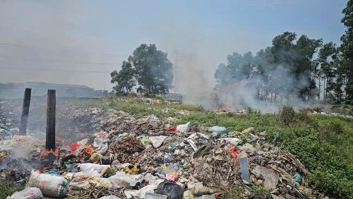 Bãi chôn lấp rác ở thôn Tu Cổ trước đó được xử lý theo kiểu đốt lộ thiên - (ảnh ghi nhận ngày 30/4/2026).