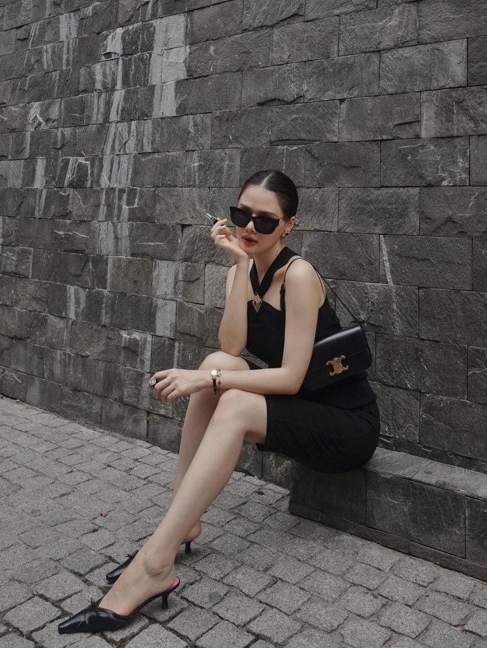 Cô đã thiết lập một chế độ ăn uống cực kỳ nghiêm ngặt: cắt giảm triệt để lượng tinh bột, tạm biệt với các món chứa nước dùng quen thuộc như bún, phở hay miến. Bên cạnh đó, cô cũng tuyệt giao hoàn toàn với đồ ngọt, từ bỏ thói quen uống trà sữa và ăn bánh ngọt mỗi ngày.